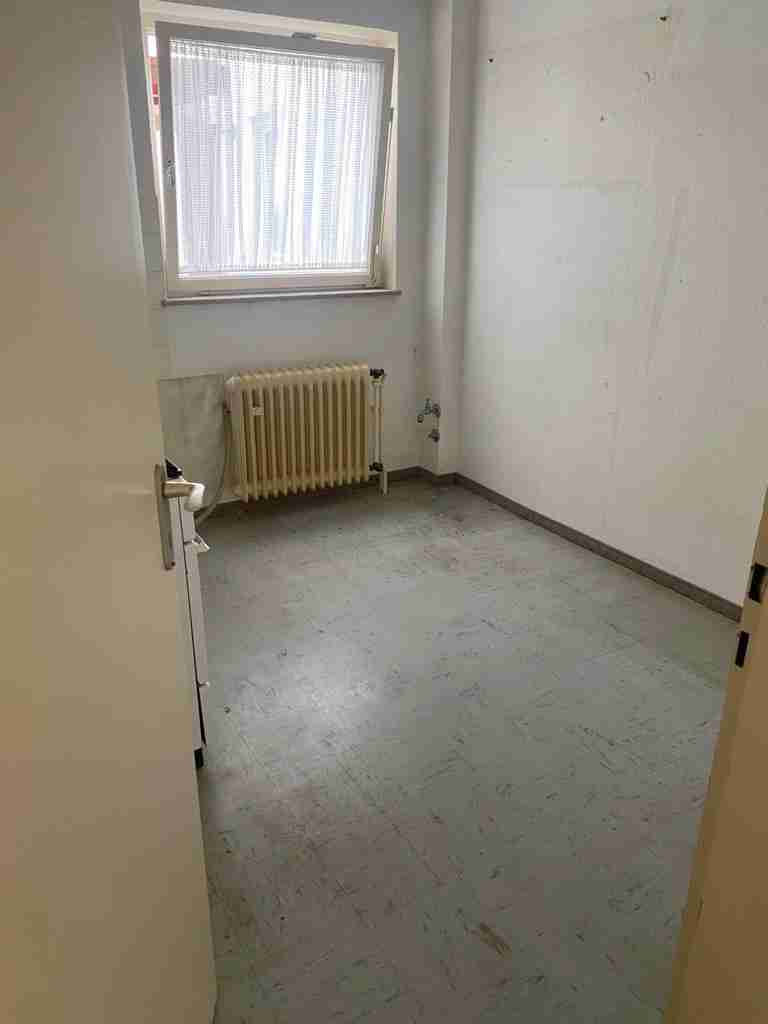 Haushaltsauflösung 4 rümpel-to-go.de Kleines Zimmer nach einer Haushaltsauflösung in Stuttgart