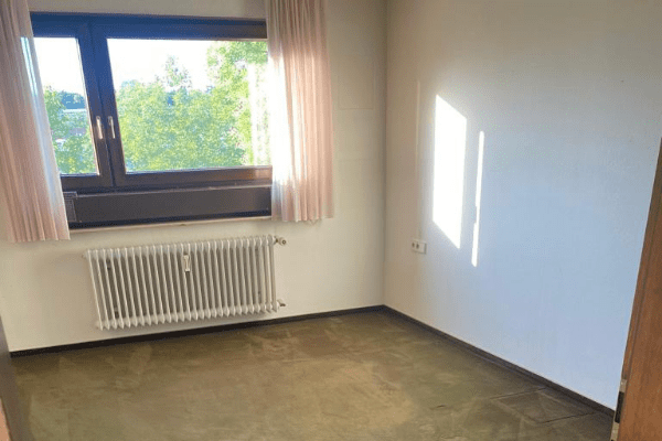 Hier ist ein leeres Zimmer nach einer Wohnungsauflösung in Stuttgart.