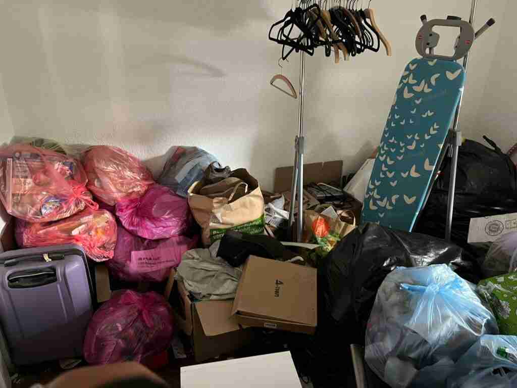 Entrümpelung Ludwigsburg Entsorgung 58 Entrümpelung Stuttgart Messie Entrümpelung Ludwigsburg viele Säcke sind gestapelt